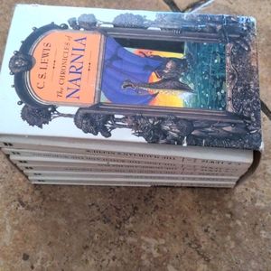Chronicles of Narnia Box Set Excellent condition 7 books